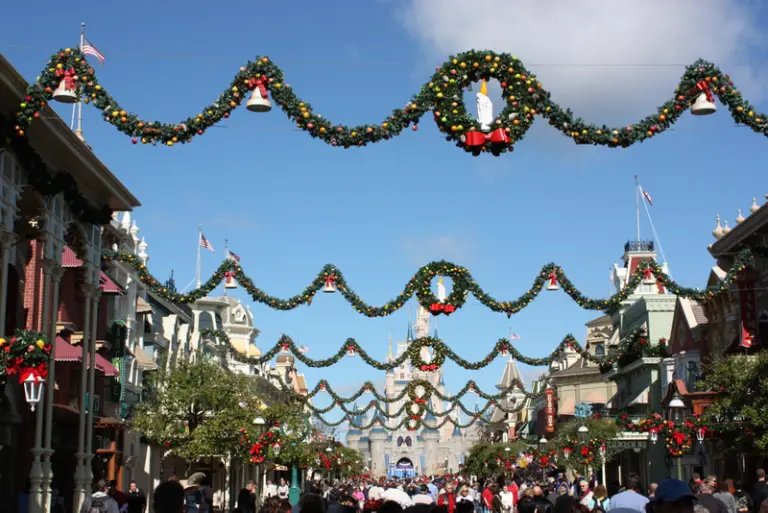 The 6 Best Places to Eat at Disney World at Christmas Time