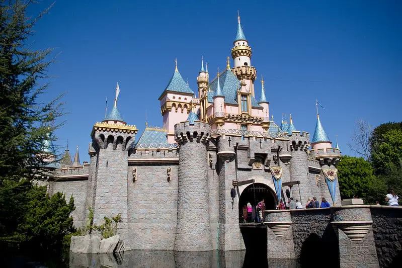 Discover what to pack for Disneyland in December