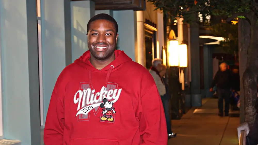 Need to know what to pack for Disney World in December?  I recommend a nice, warm hoodie!