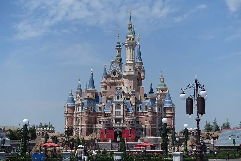 Let's rank the best Disneyland from worst to first!